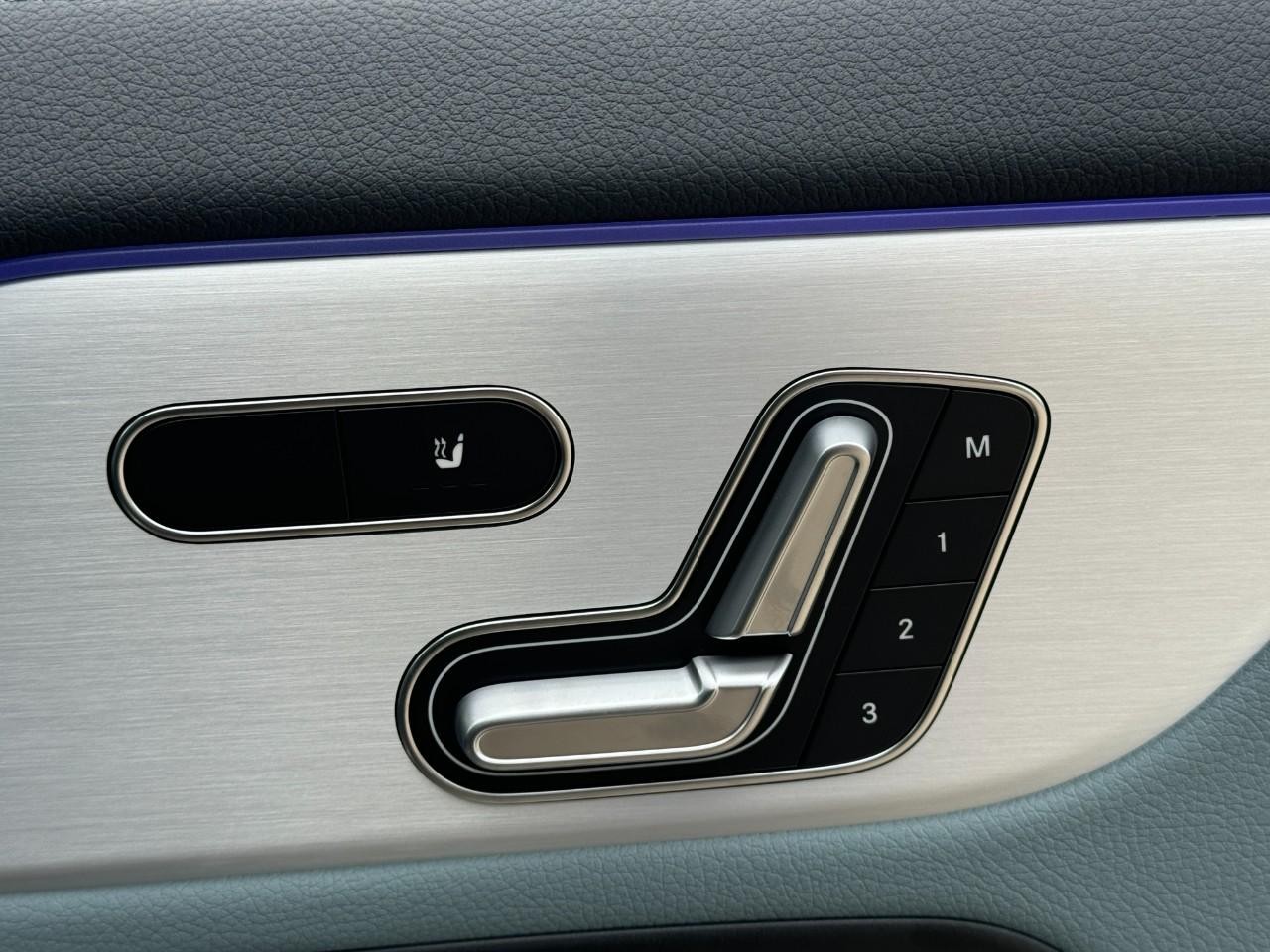 Mercedes-Benz GLA Vehicle Full-screen Gallery Image 21