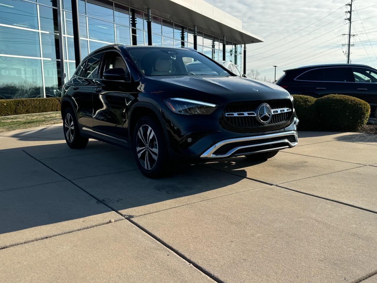 Mercedes-Benz GLA Vehicle Full-screen Gallery Image 6