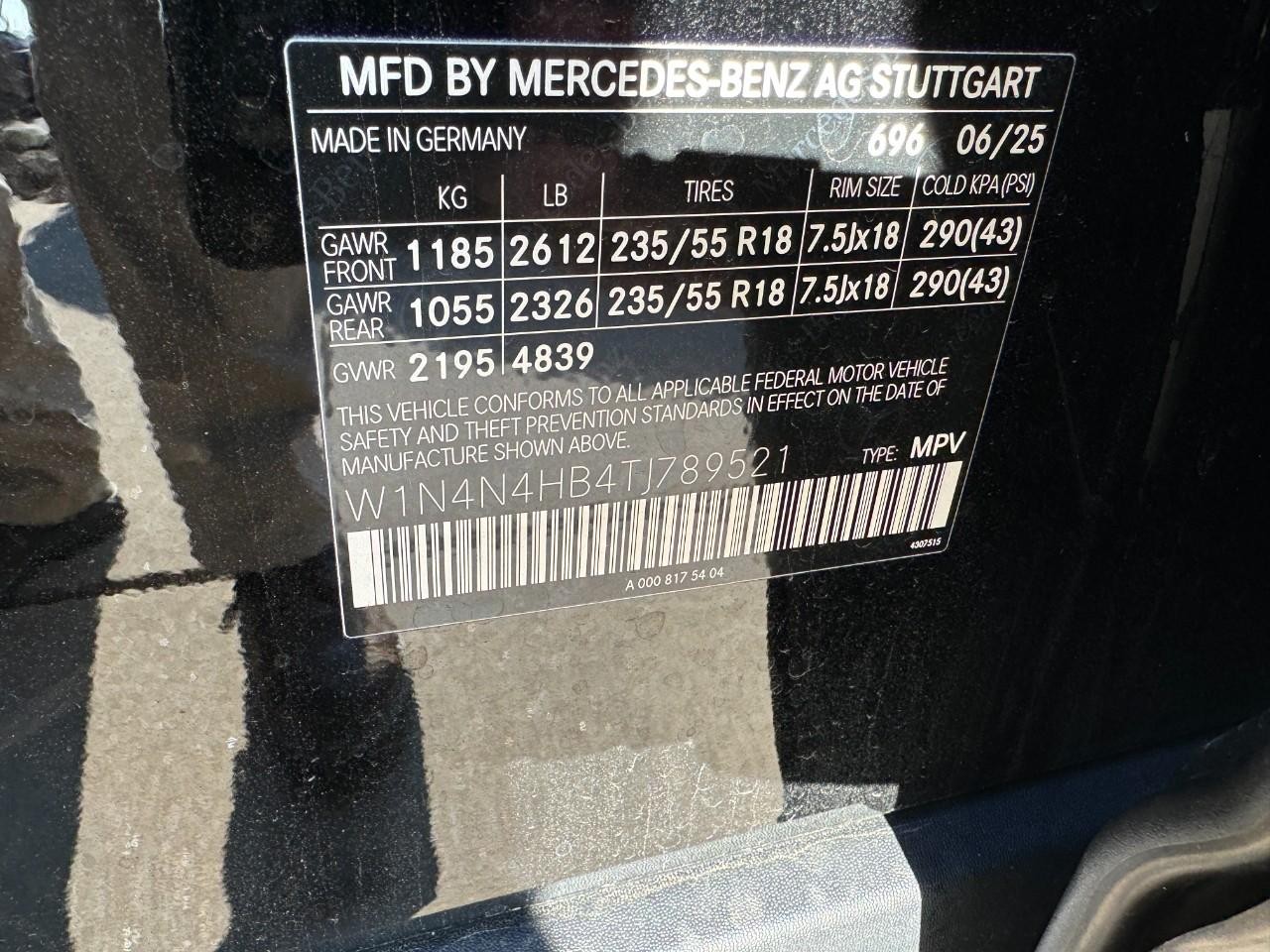 Mercedes-Benz GLA Vehicle Full-screen Gallery Image 37