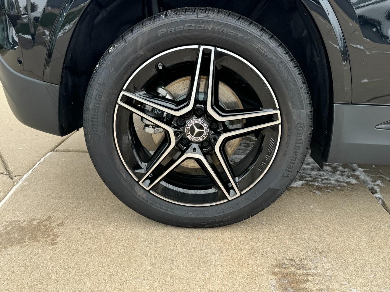 Mercedes-Benz GLA Vehicle Full-screen Gallery Image 5