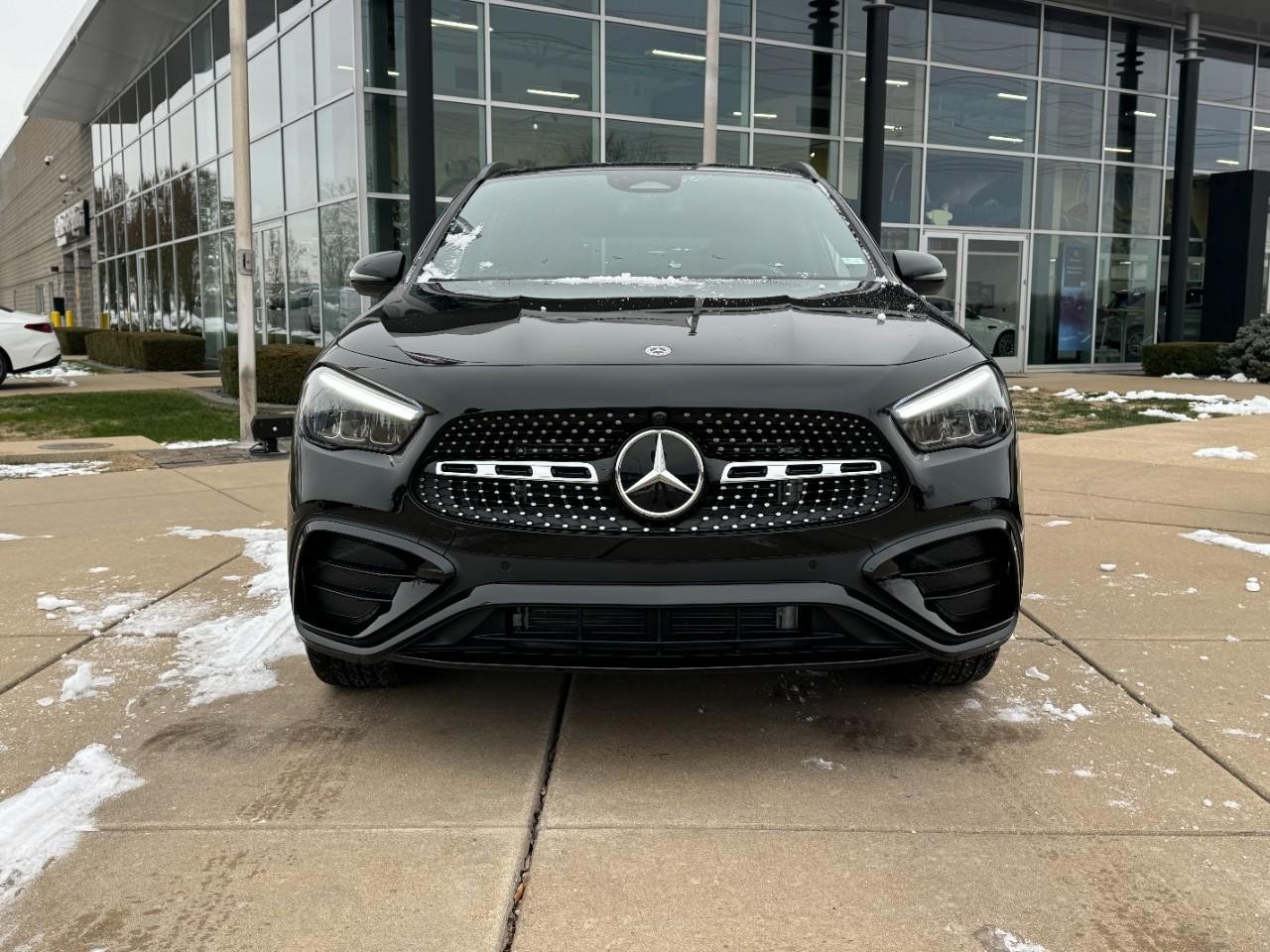 Mercedes-Benz GLA Vehicle Full-screen Gallery Image 7