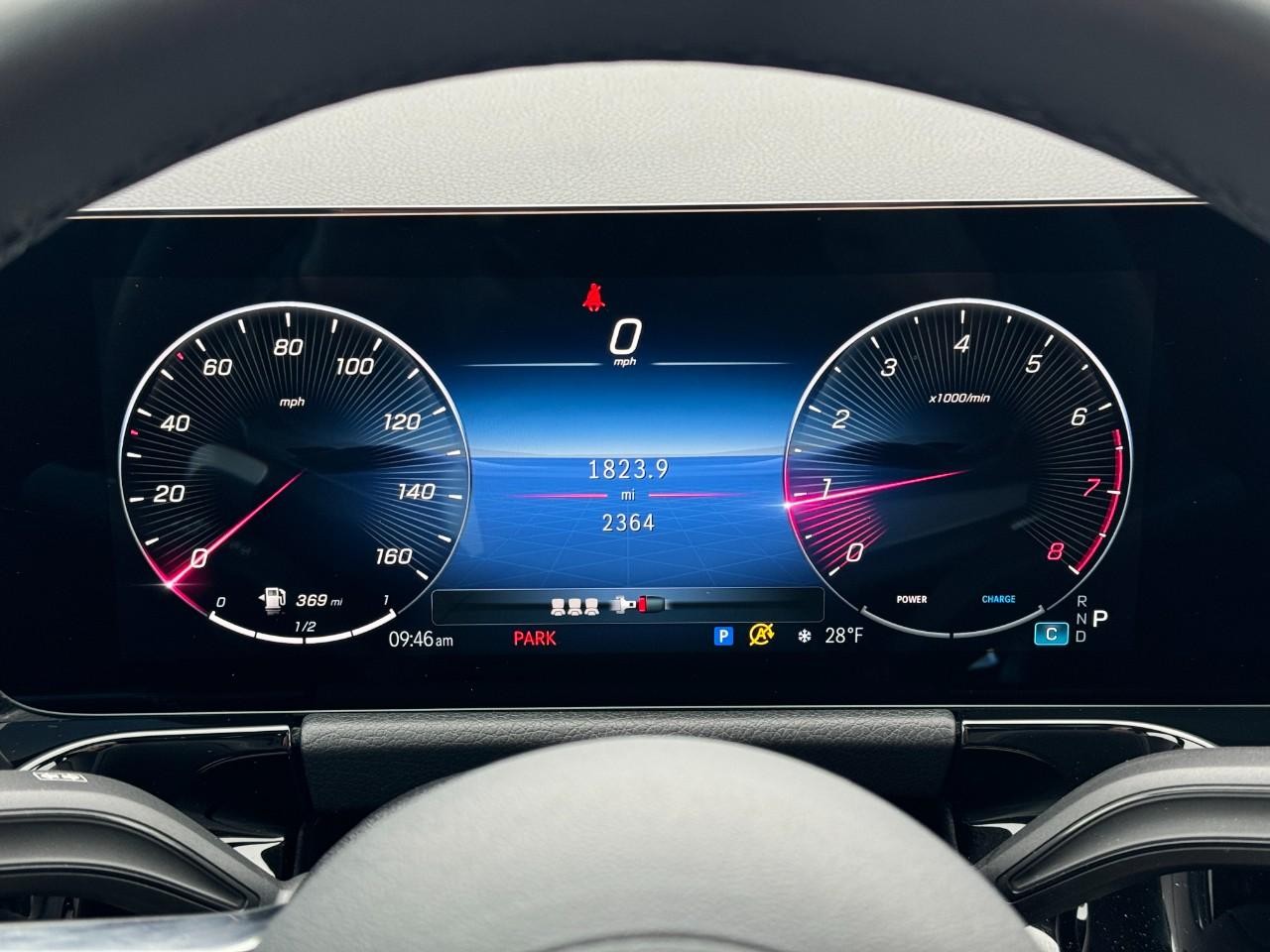 Mercedes-Benz GLA Vehicle Full-screen Gallery Image 33