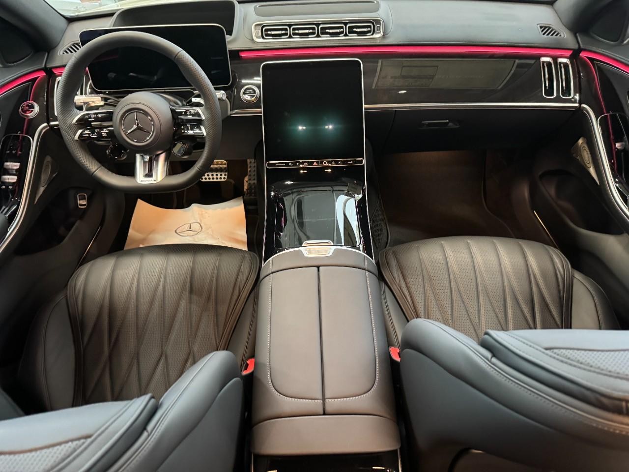 Mercedes-Benz S-Class Vehicle Full-screen Gallery Image 12