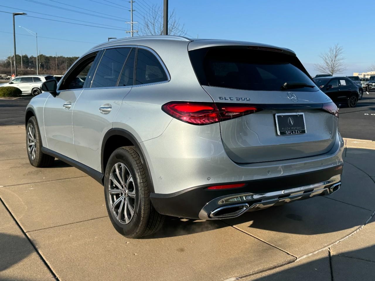 Mercedes-Benz GLC Vehicle Full-screen Gallery Image 3