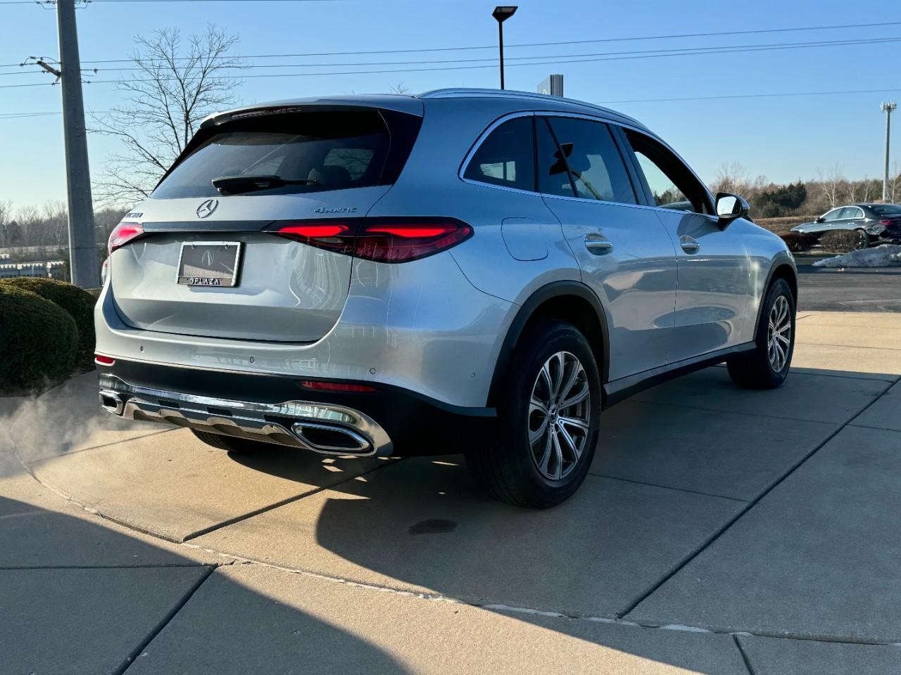 Mercedes-Benz GLC Vehicle Full-screen Gallery Image 4