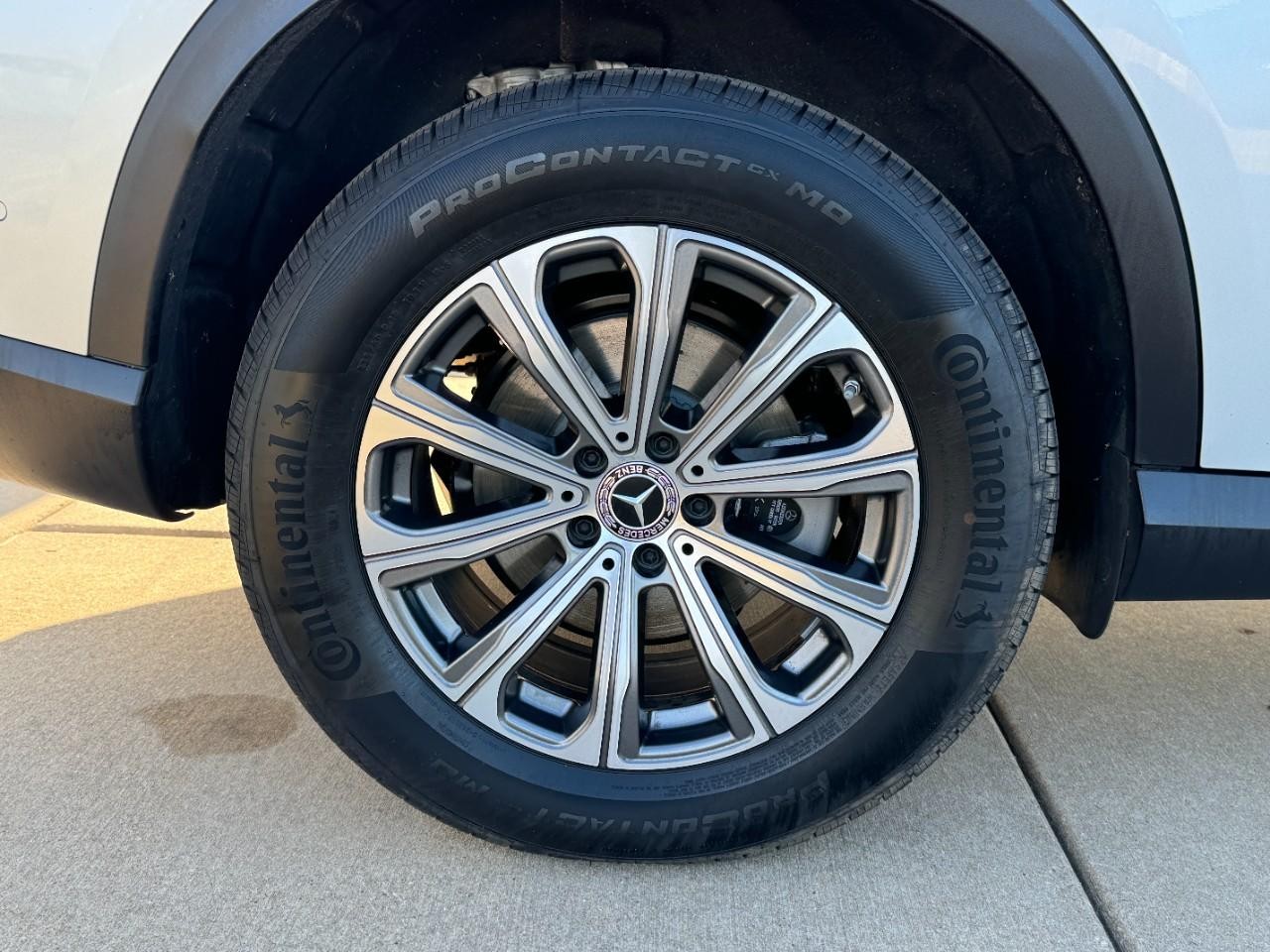 Mercedes-Benz GLC Vehicle Full-screen Gallery Image 5