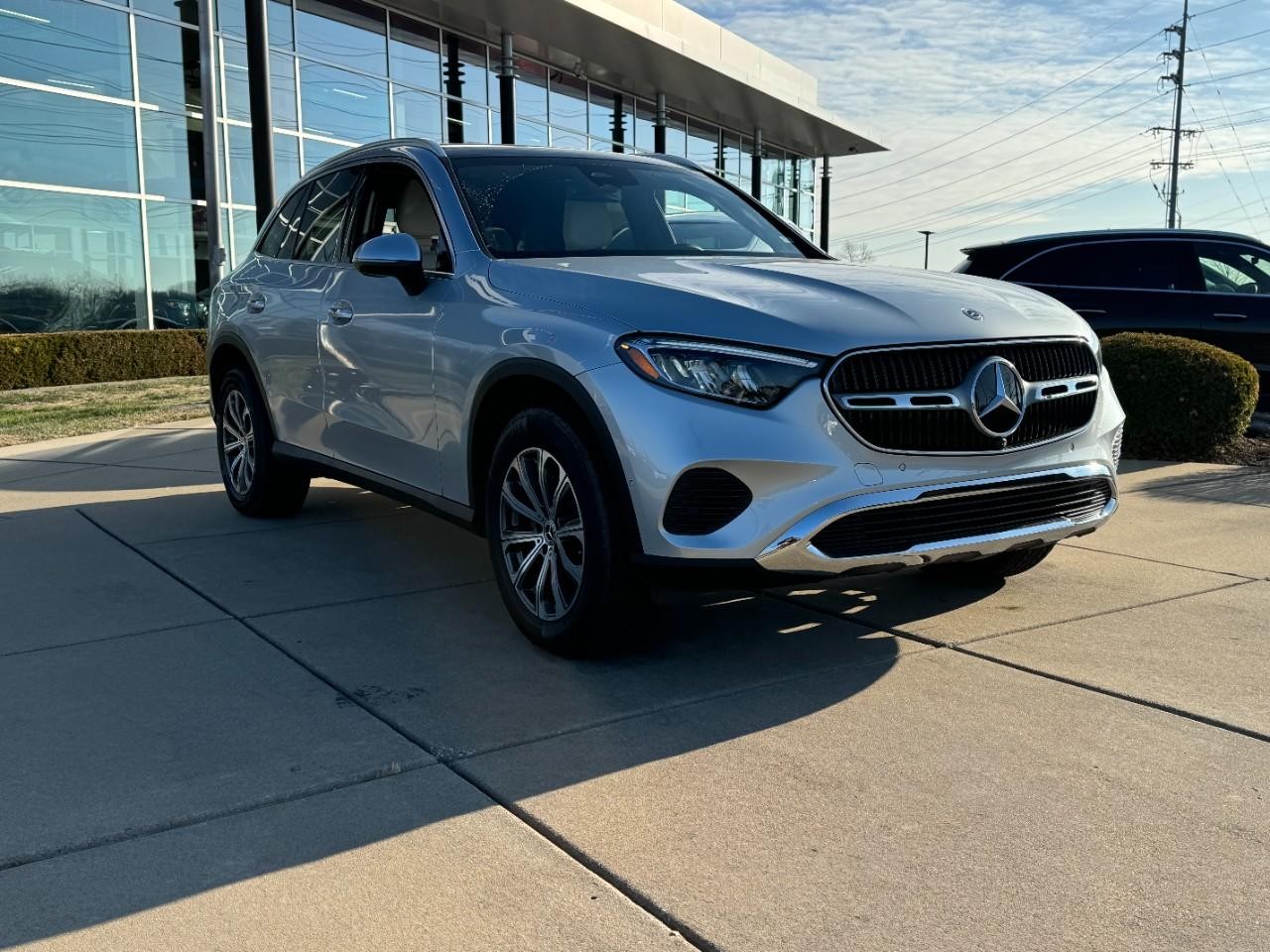 Mercedes-Benz GLC Vehicle Full-screen Gallery Image 6