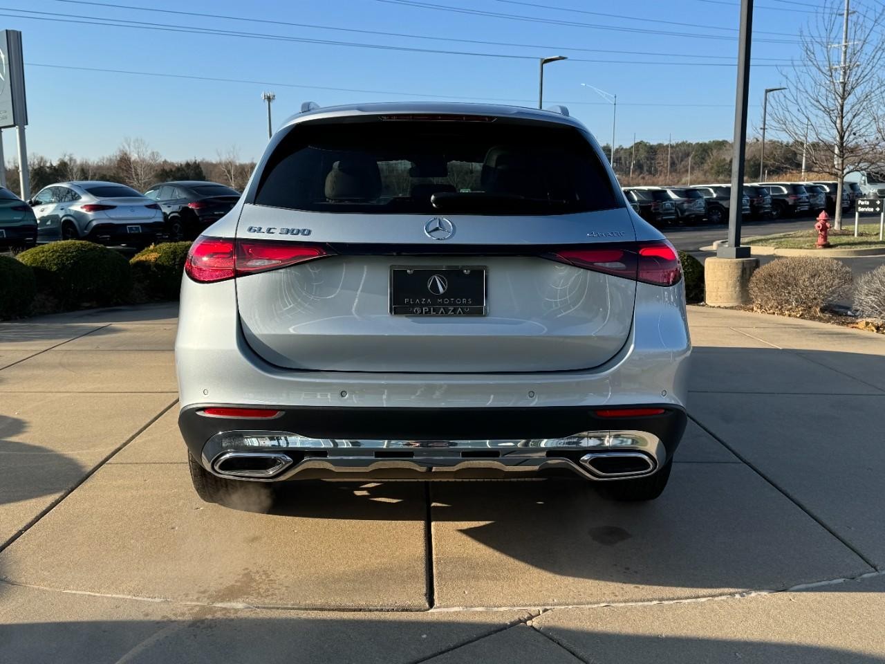 Mercedes-Benz GLC Vehicle Full-screen Gallery Image 9