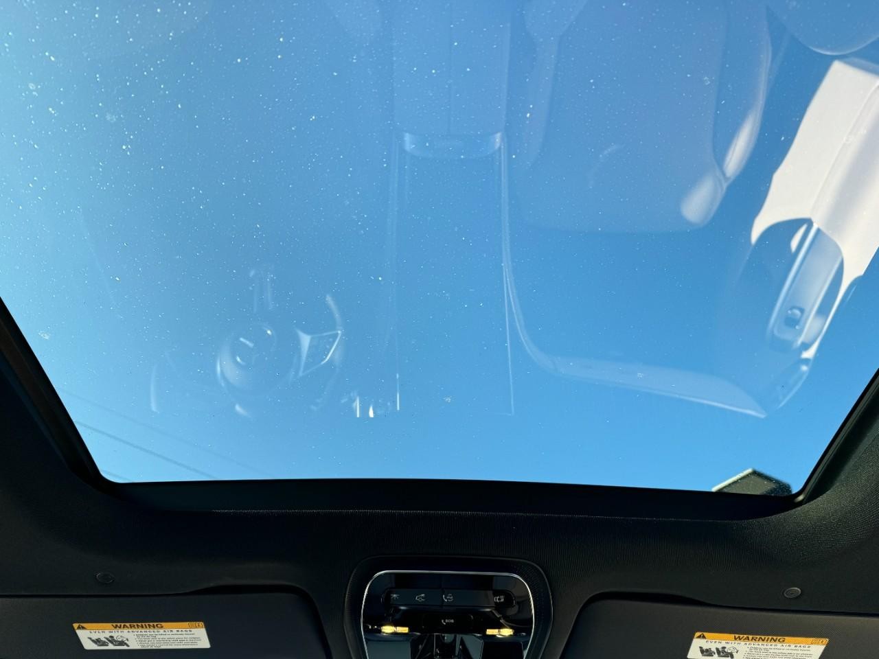 Mercedes-Benz GLC Vehicle Full-screen Gallery Image 11