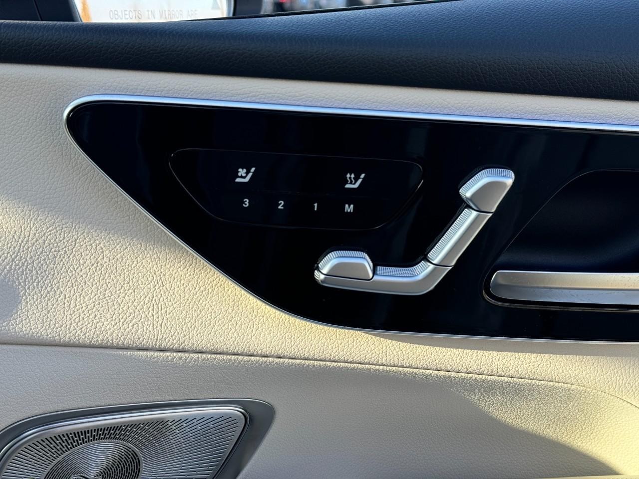 Mercedes-Benz GLC Vehicle Full-screen Gallery Image 19