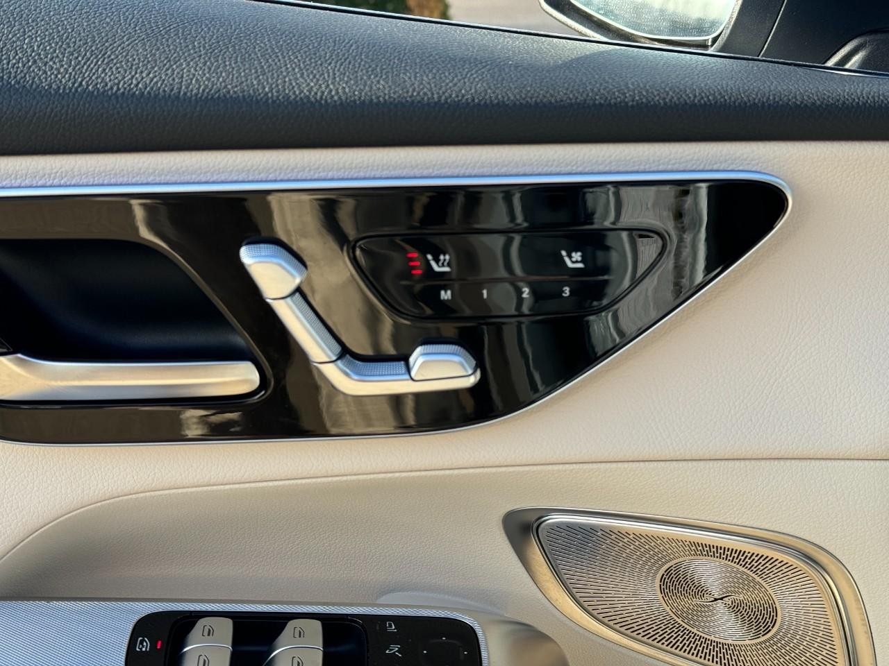 Mercedes-Benz GLC Vehicle Full-screen Gallery Image 22