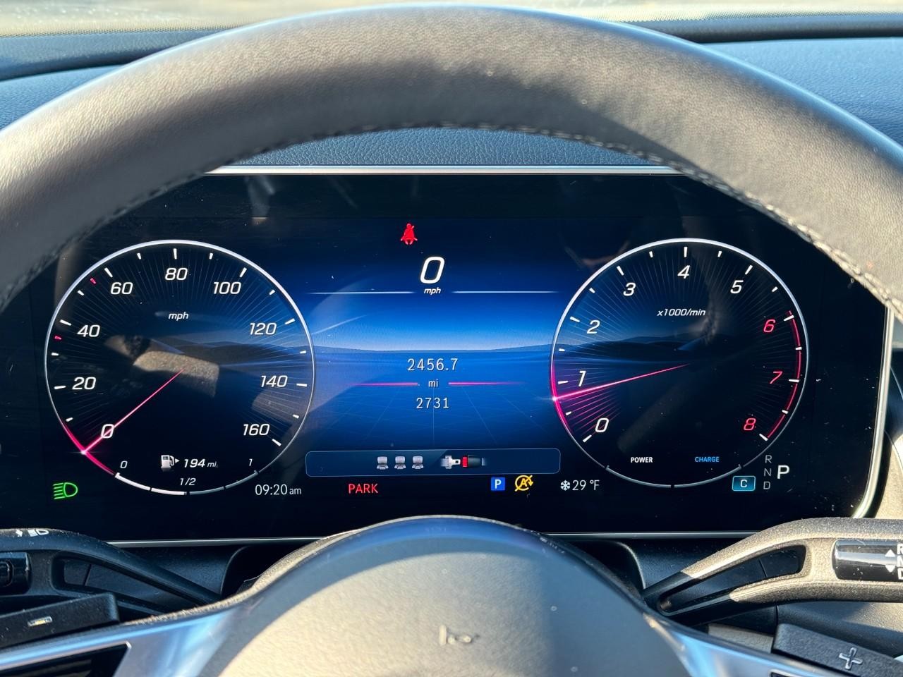 Mercedes-Benz GLC Vehicle Full-screen Gallery Image 33