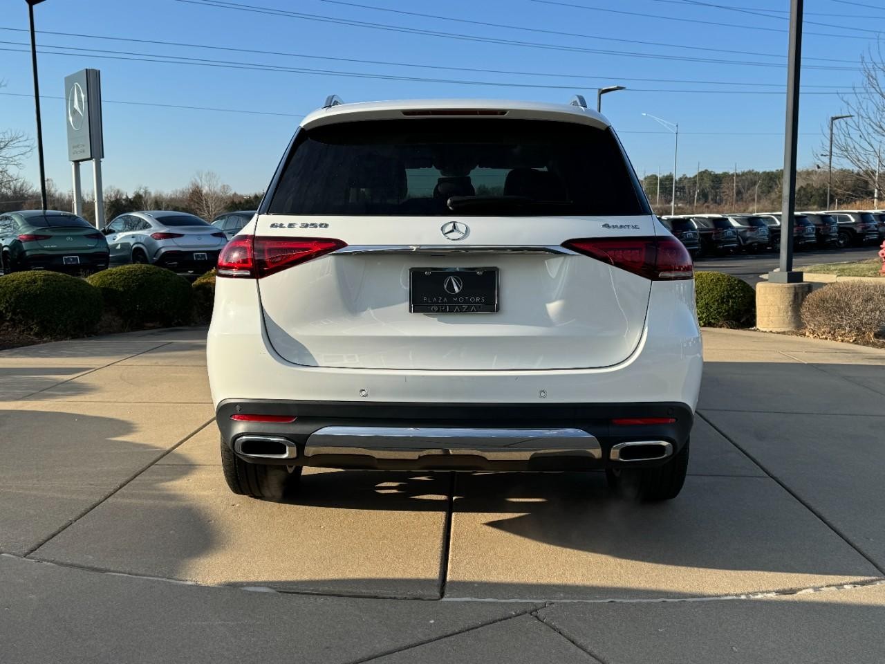 Mercedes-Benz GLE Vehicle Full-screen Gallery Image 9