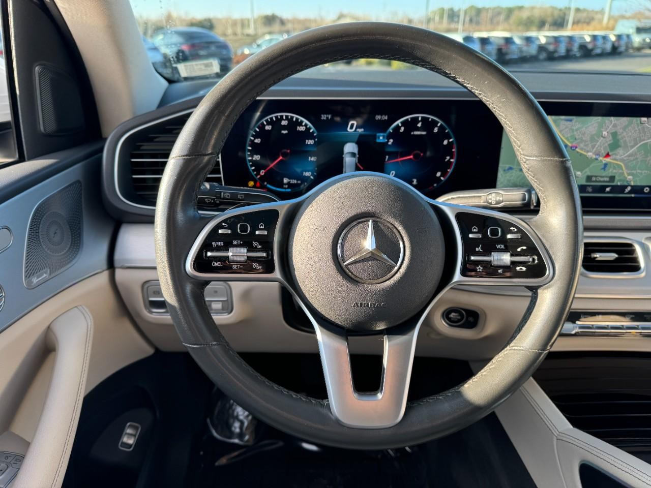 Mercedes-Benz GLE Vehicle Full-screen Gallery Image 13