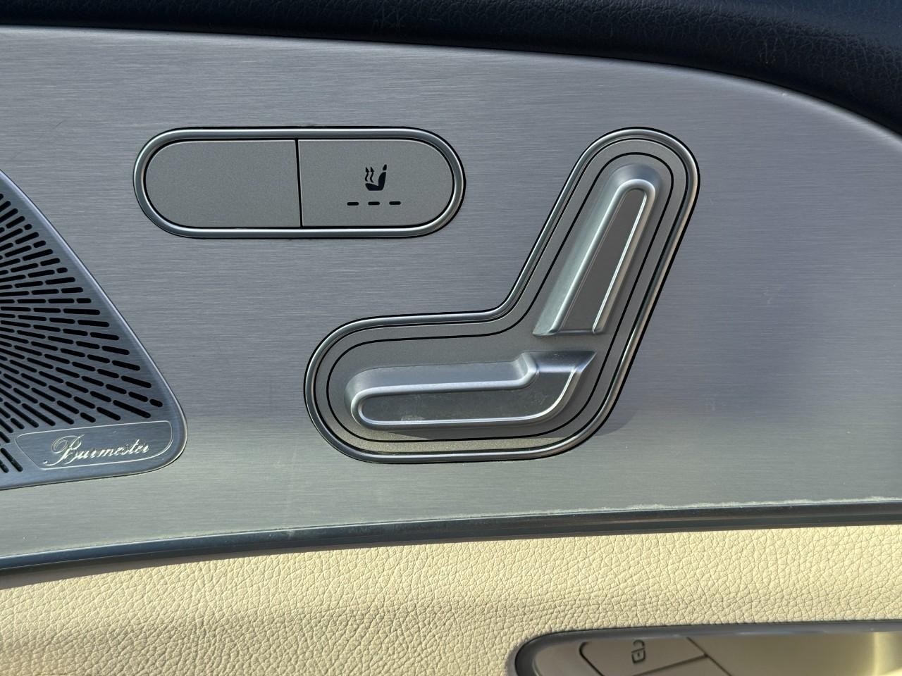 Mercedes-Benz GLE Vehicle Full-screen Gallery Image 20