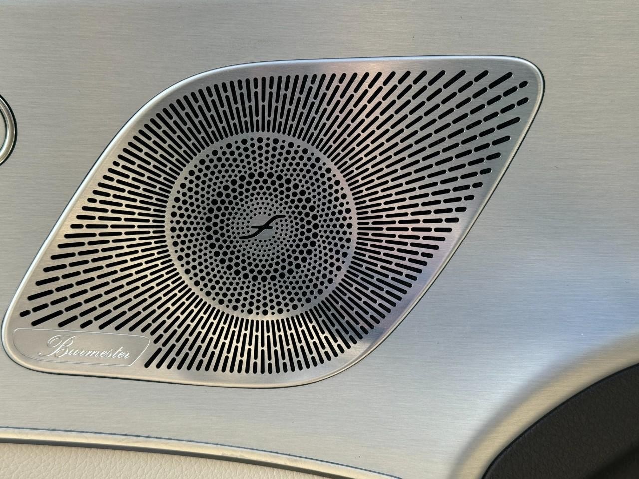 Mercedes-Benz GLE Vehicle Full-screen Gallery Image 23