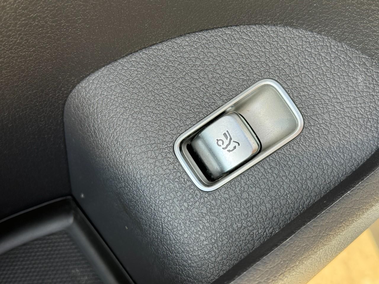 Mercedes-Benz GLE Vehicle Full-screen Gallery Image 27