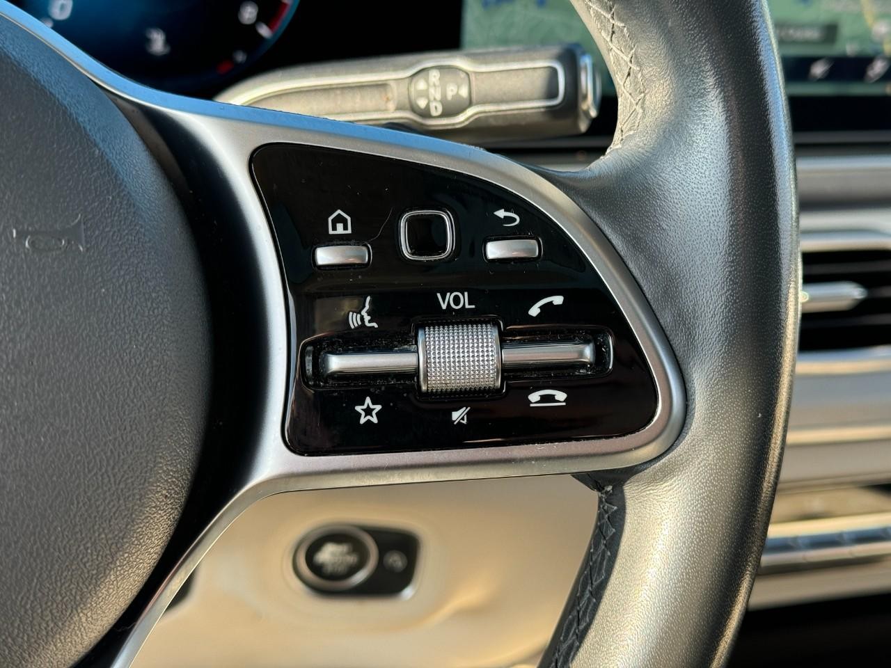 Mercedes-Benz GLE Vehicle Full-screen Gallery Image 33