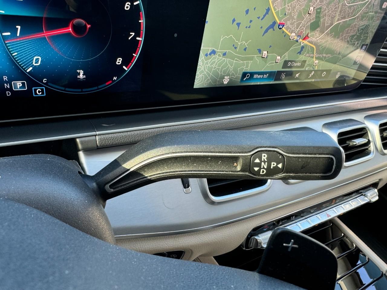 Mercedes-Benz GLE Vehicle Full-screen Gallery Image 35