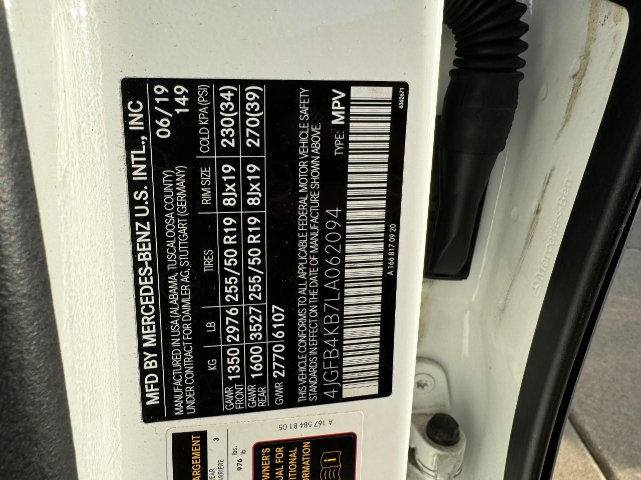 Mercedes-Benz GLE Vehicle Full-screen Gallery Image 37