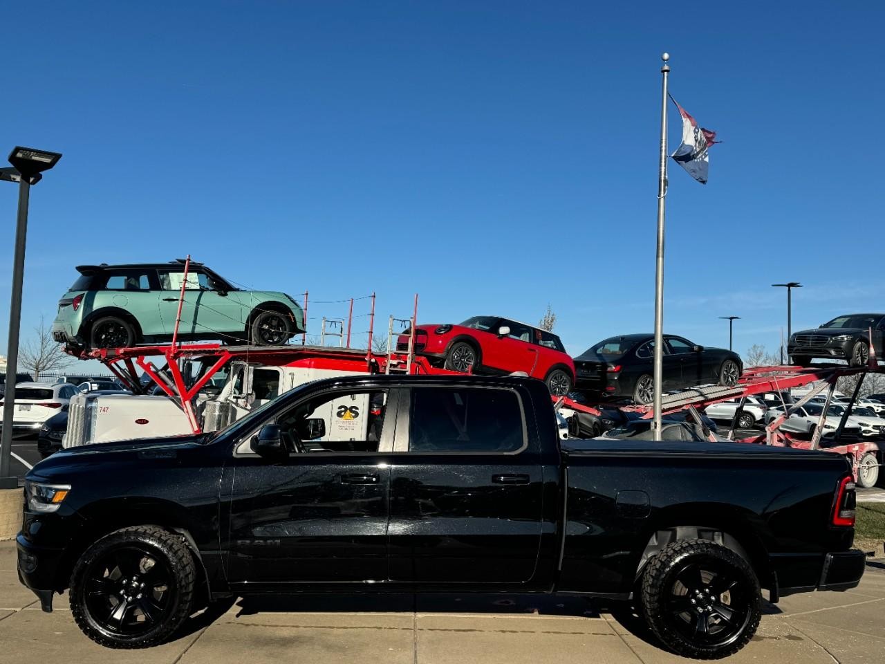 Ram 1500 Vehicle Full-screen Gallery Image 2