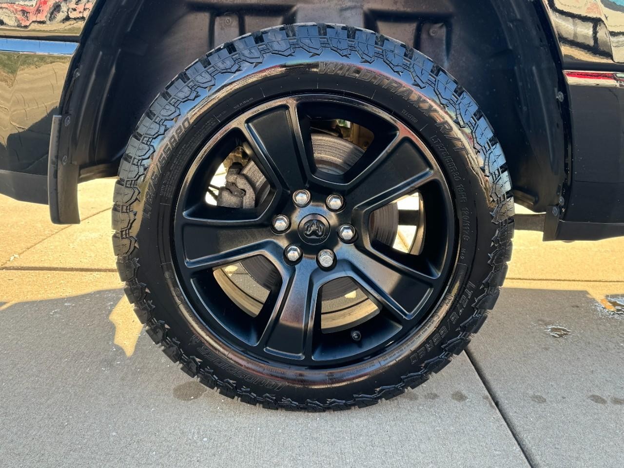 Ram 1500 Vehicle Full-screen Gallery Image 5