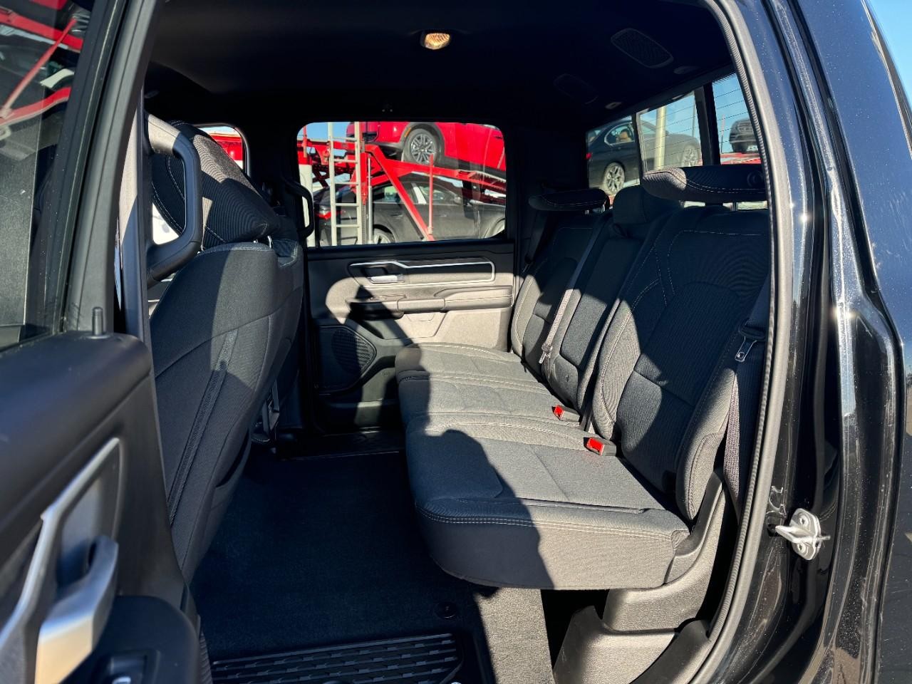 Ram 1500 Vehicle Full-screen Gallery Image 8