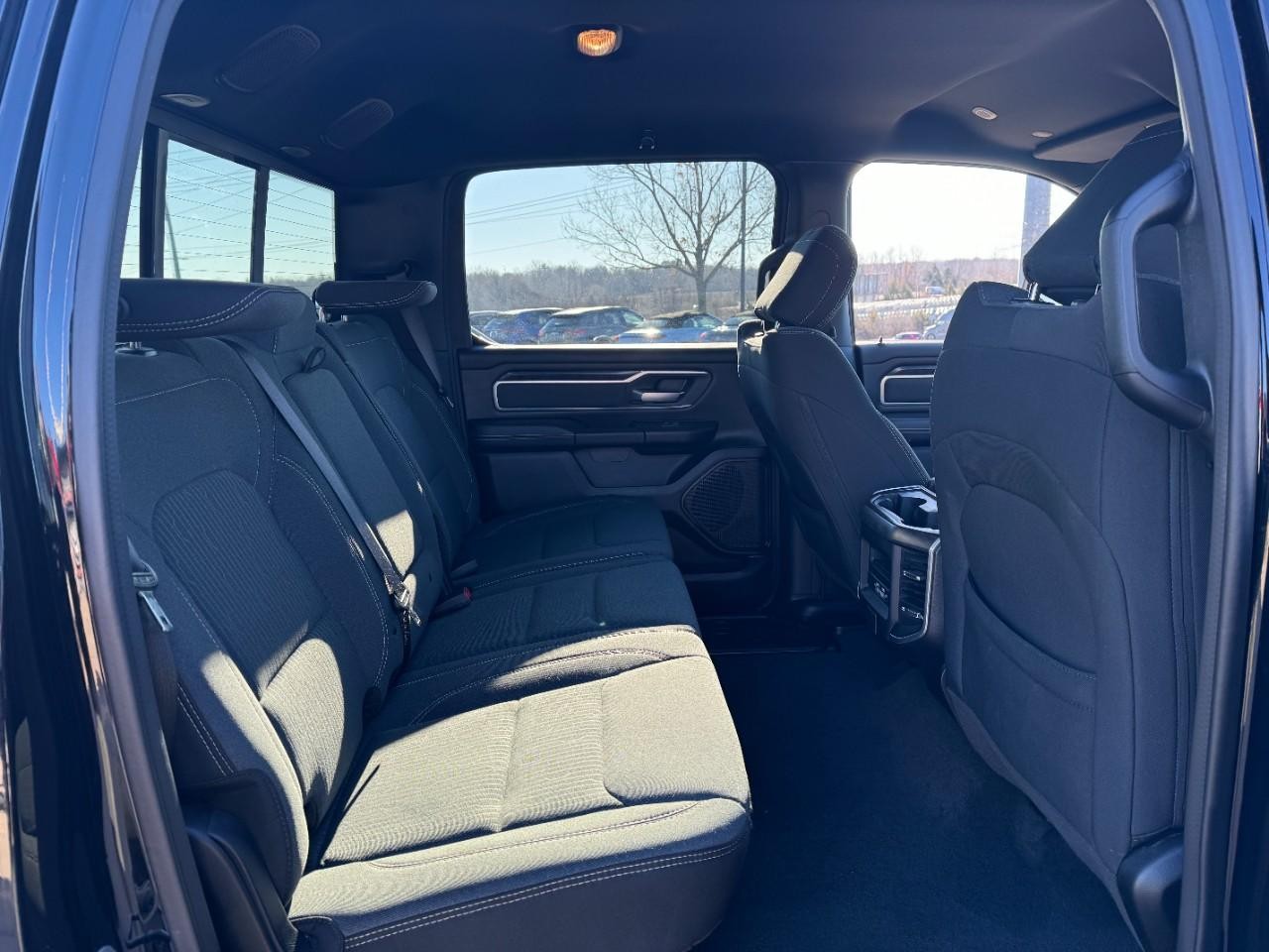 Ram 1500 Vehicle Full-screen Gallery Image 10