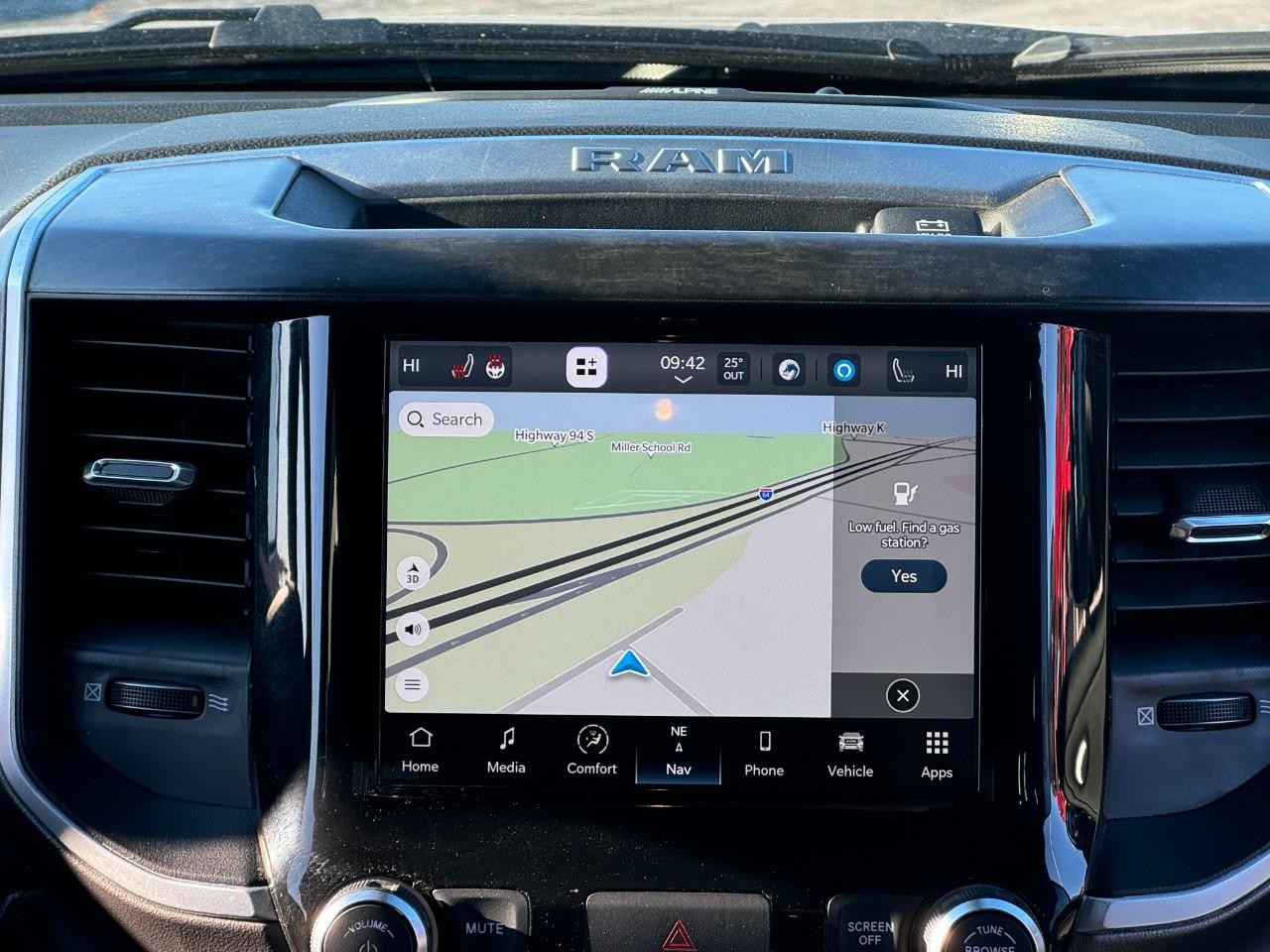 Ram 1500 Vehicle Full-screen Gallery Image 13