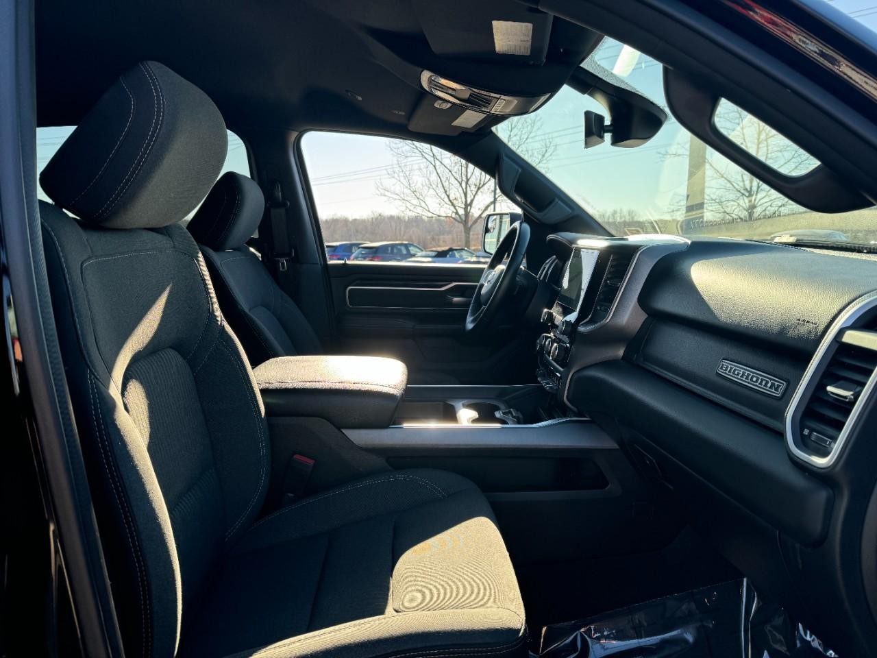 Ram 1500 Vehicle Full-screen Gallery Image 17