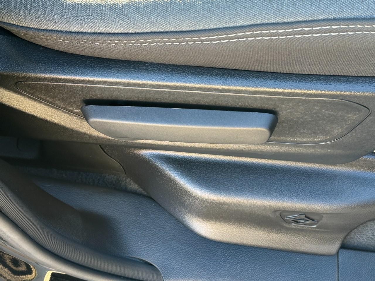 Ram 1500 Vehicle Full-screen Gallery Image 19