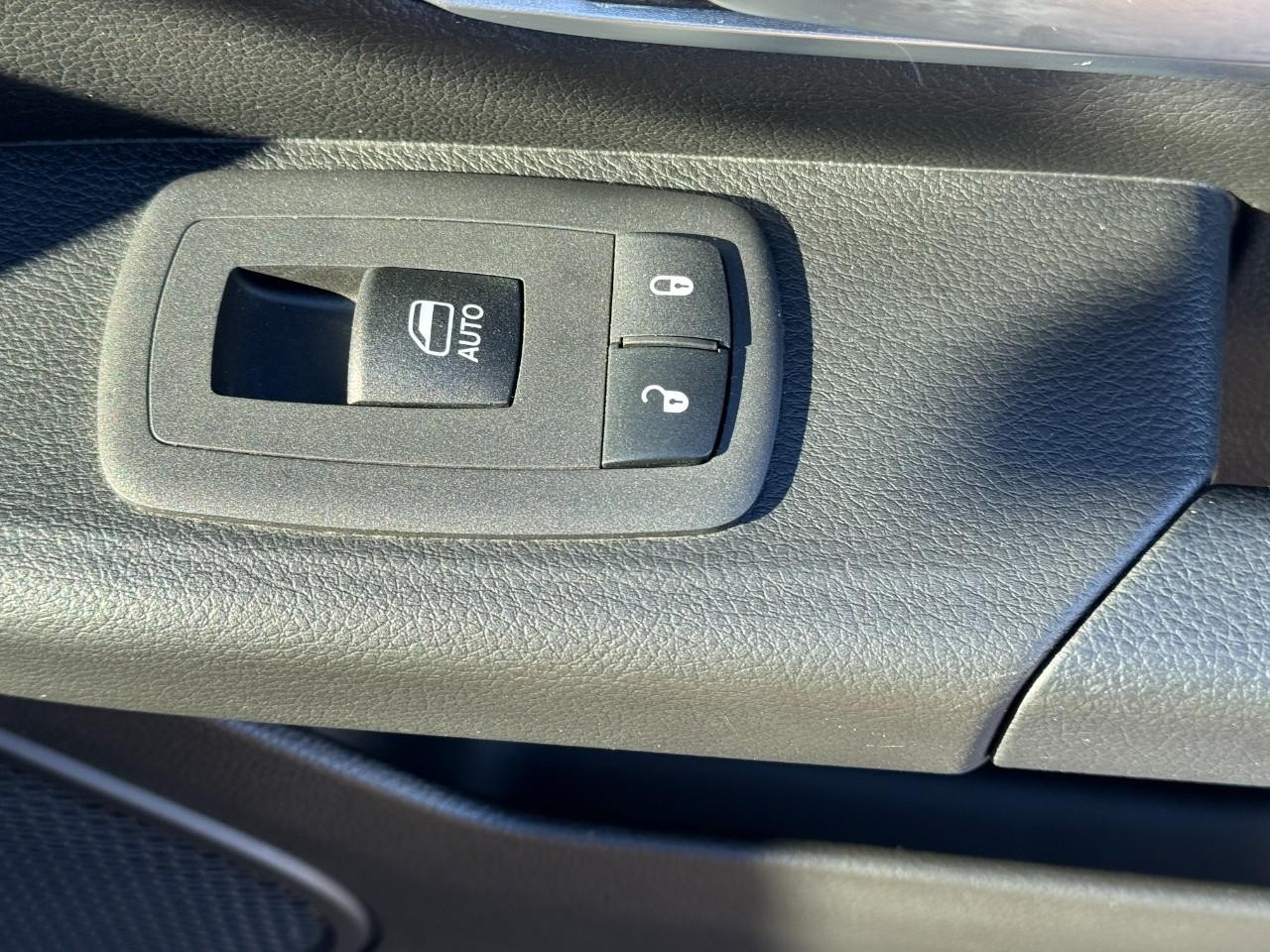 Ram 1500 Vehicle Full-screen Gallery Image 20