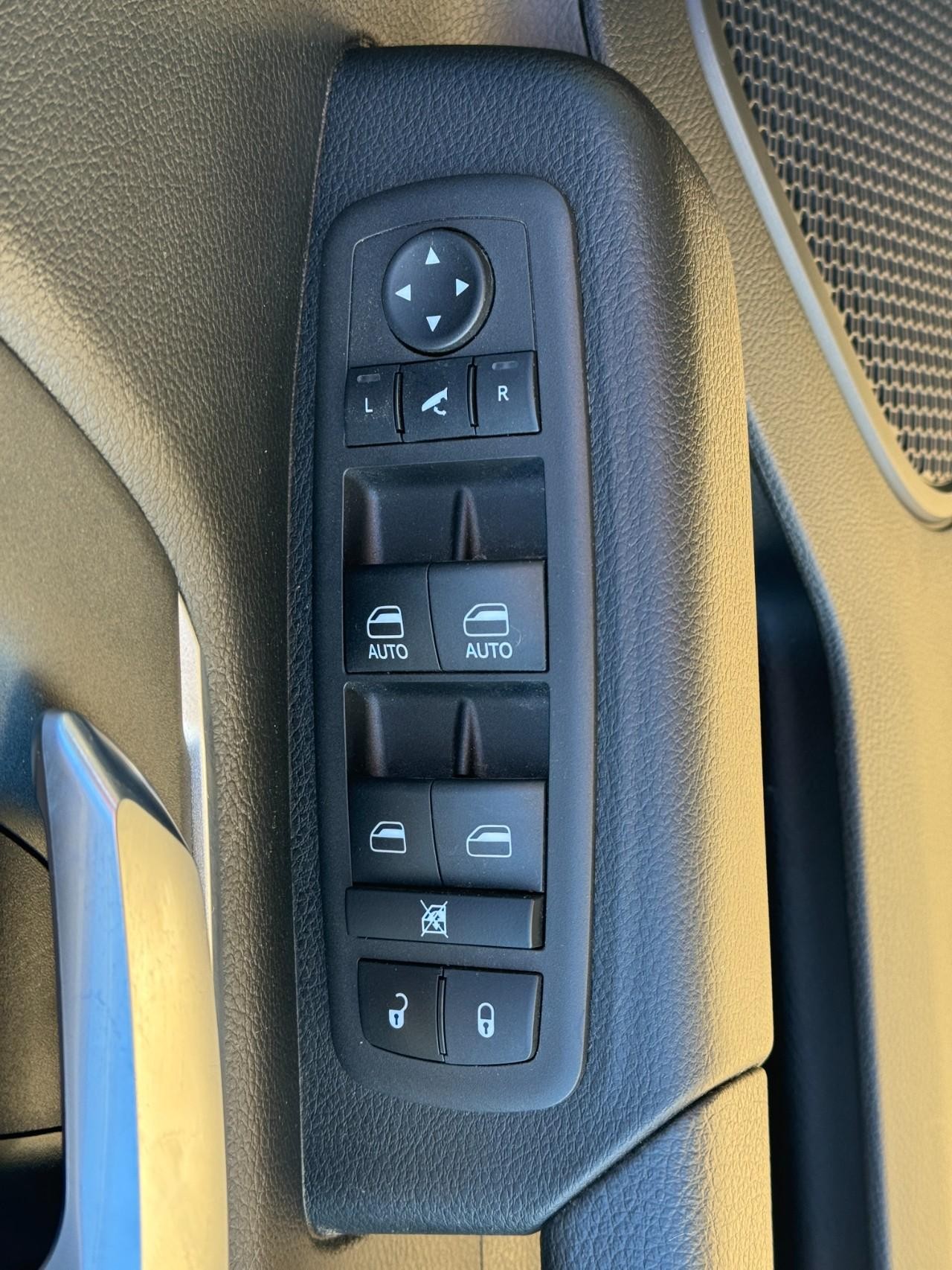 Ram 1500 Vehicle Full-screen Gallery Image 21