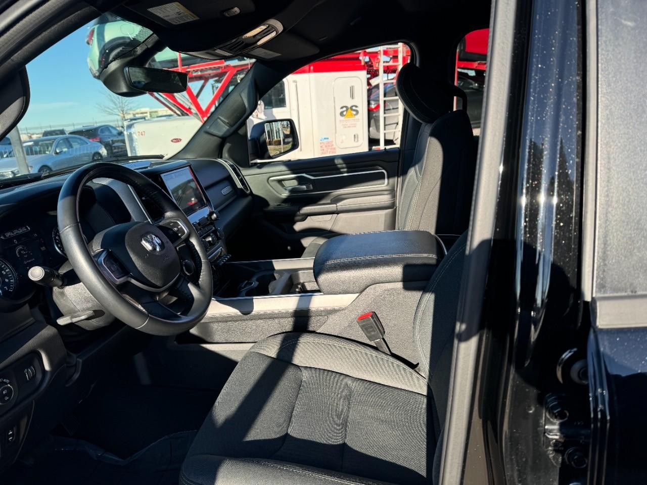 Ram 1500 Vehicle Full-screen Gallery Image 22