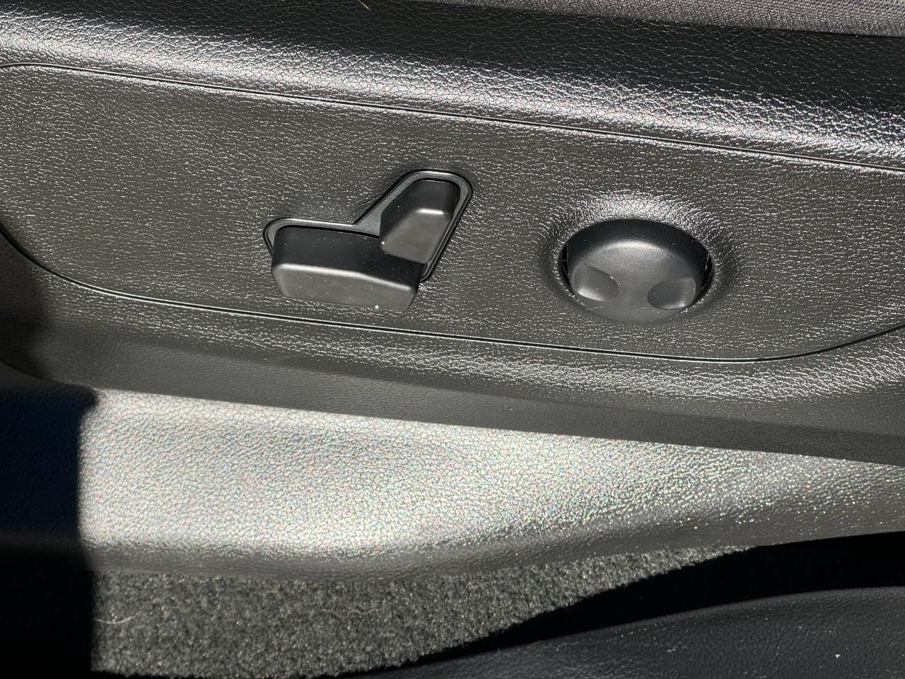 Ram 1500 Vehicle Full-screen Gallery Image 24