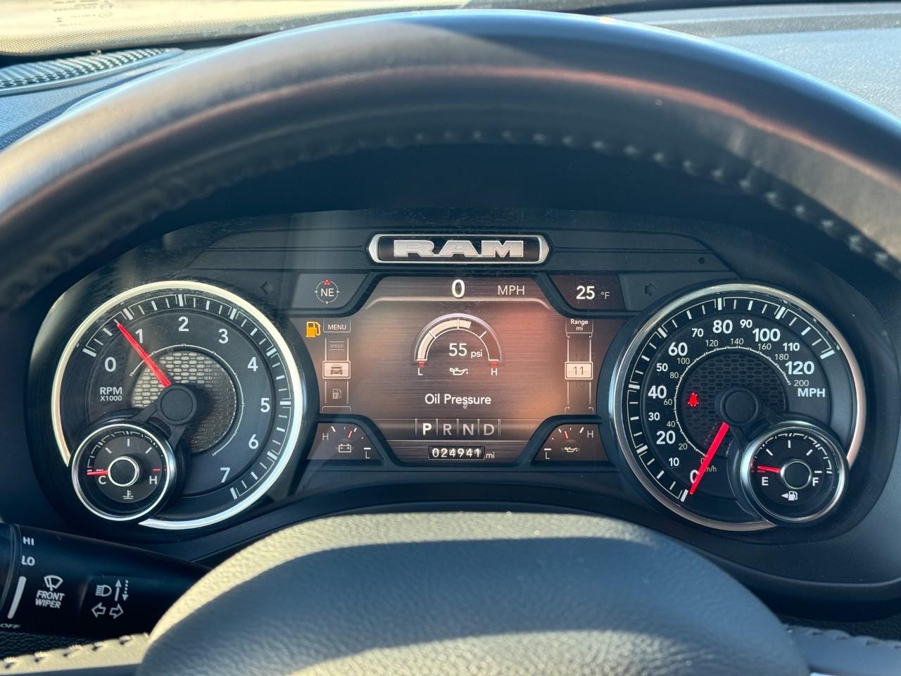 Ram 1500 Vehicle Full-screen Gallery Image 28