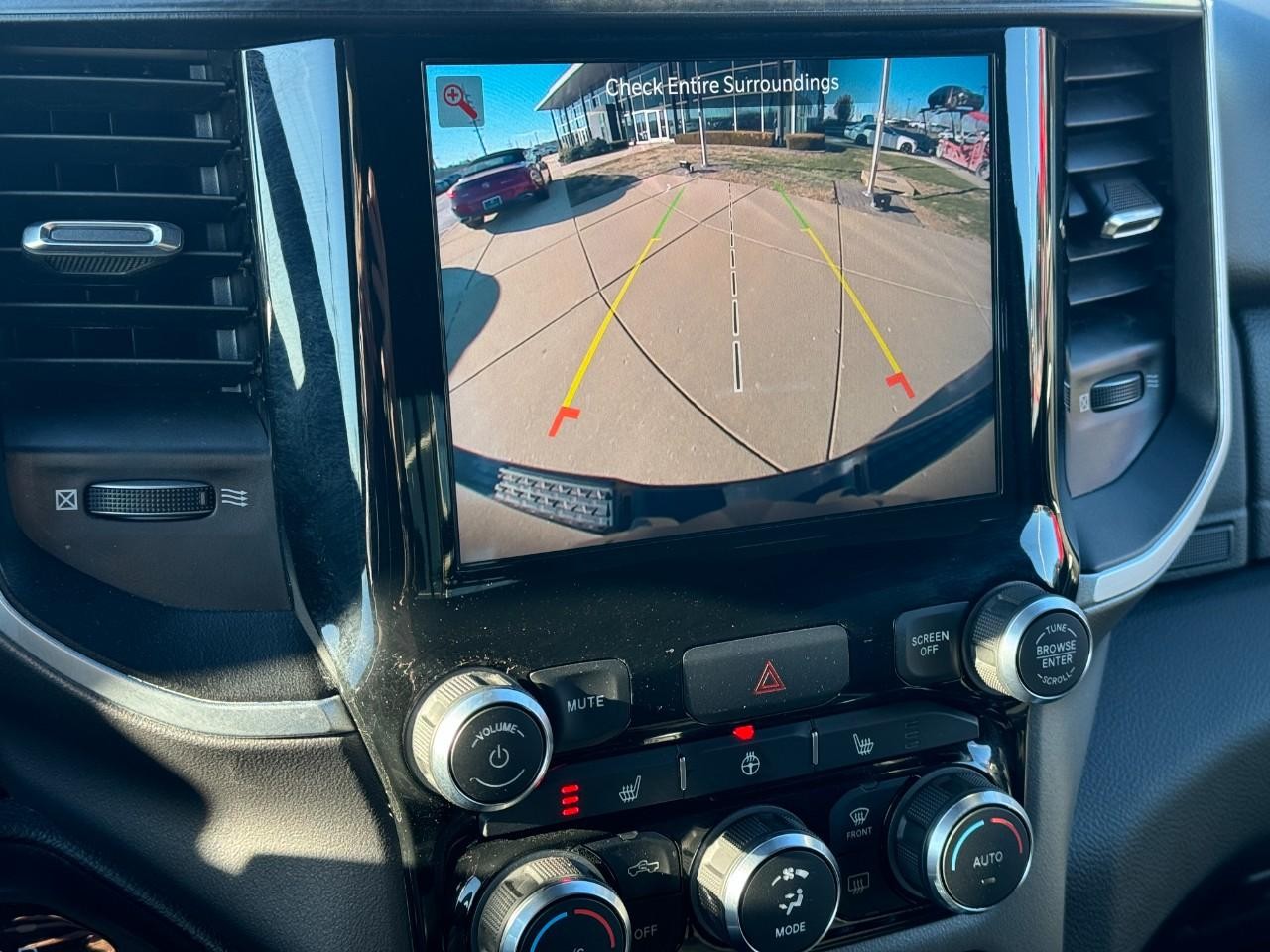 Ram 1500 Vehicle Full-screen Gallery Image 29