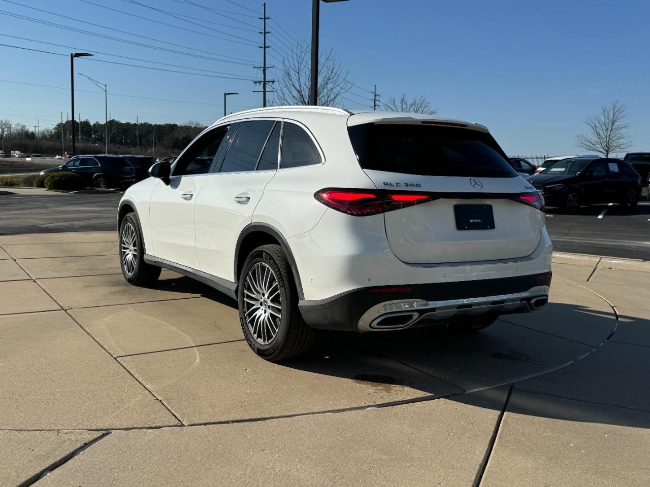Mercedes-Benz GLC Vehicle Full-screen Gallery Image 3