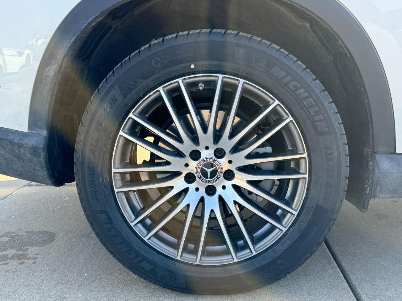 Mercedes-Benz GLC Vehicle Full-screen Gallery Image 5