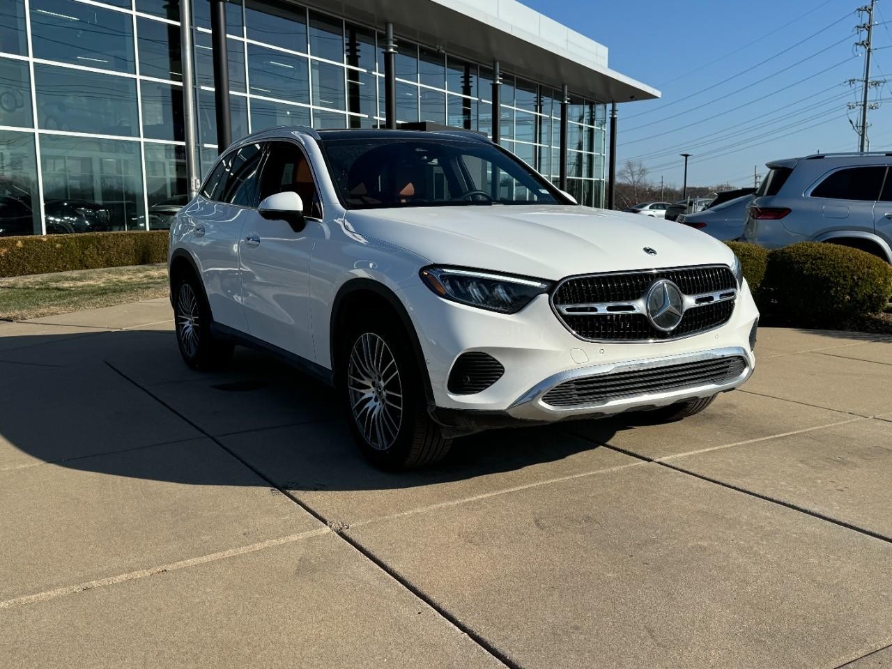 Mercedes-Benz GLC Vehicle Full-screen Gallery Image 6