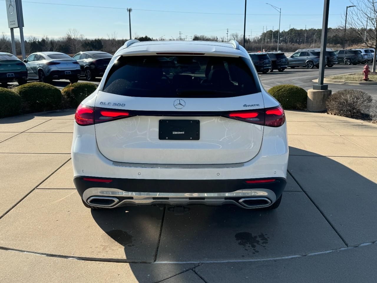 Mercedes-Benz GLC Vehicle Full-screen Gallery Image 9