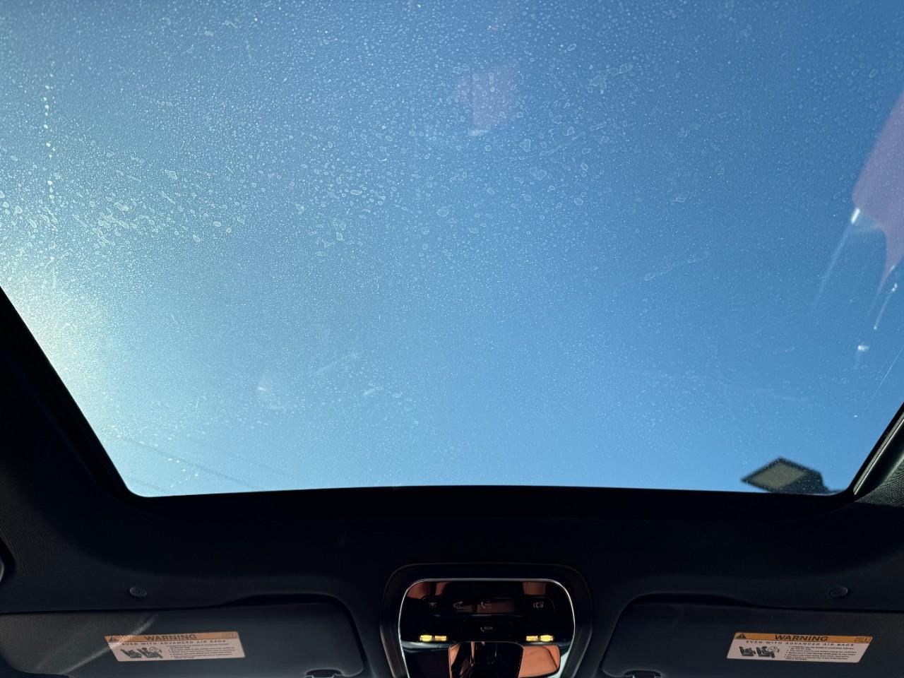 Mercedes-Benz GLC Vehicle Full-screen Gallery Image 11