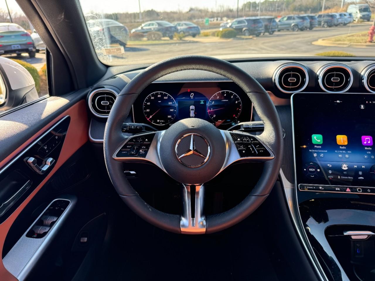 Mercedes-Benz GLC Vehicle Full-screen Gallery Image 13