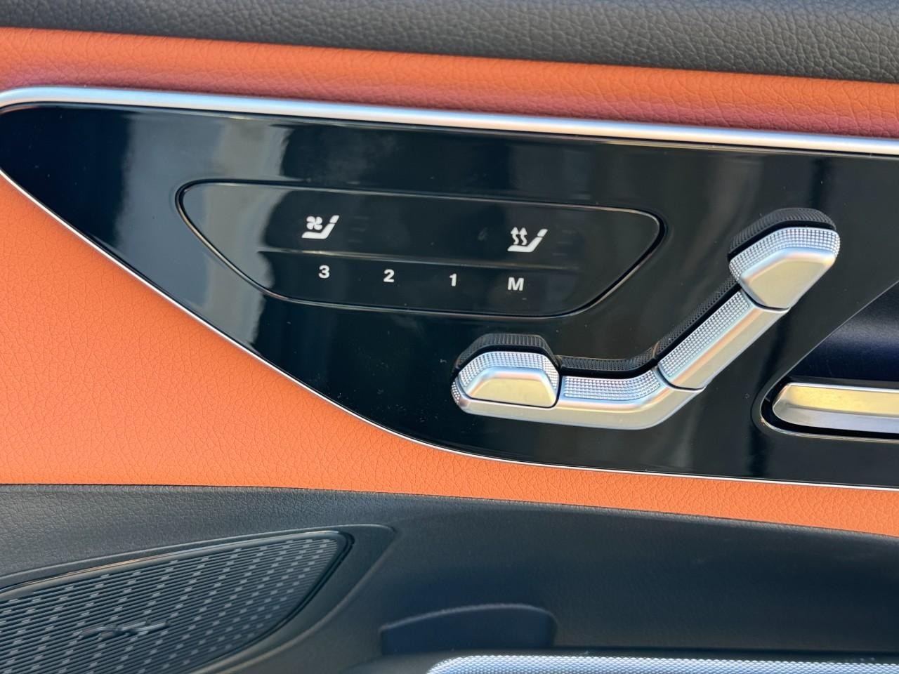 Mercedes-Benz GLC Vehicle Full-screen Gallery Image 19