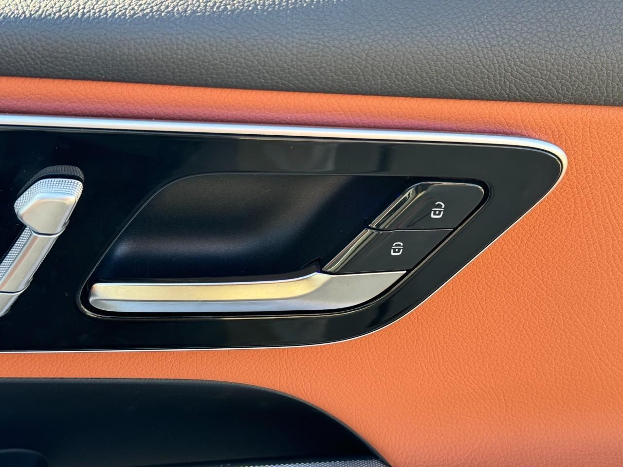 Mercedes-Benz GLC Vehicle Full-screen Gallery Image 20