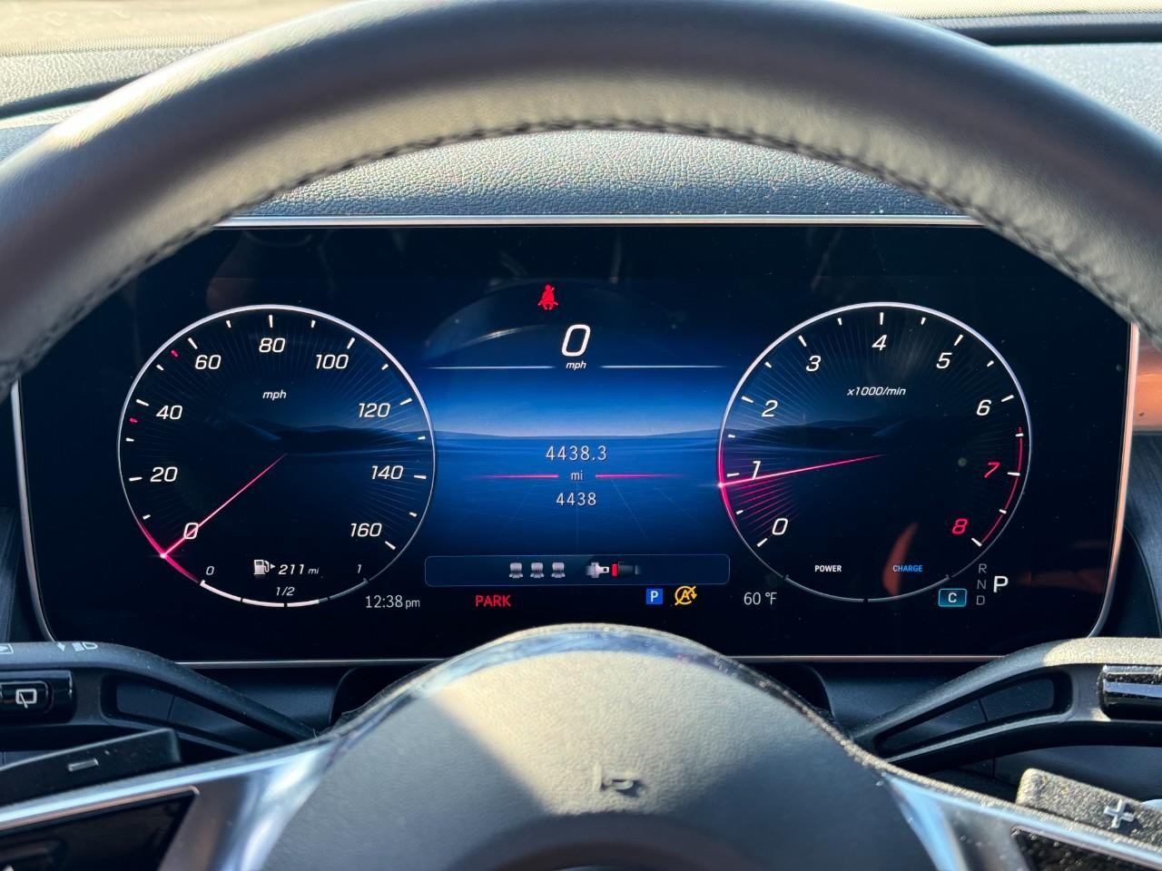 Mercedes-Benz GLC Vehicle Full-screen Gallery Image 32