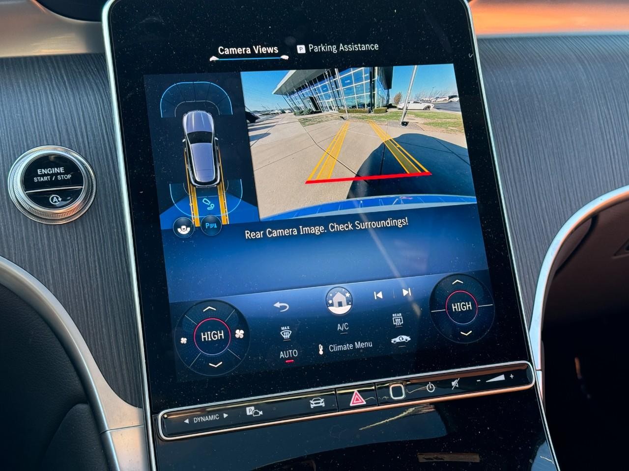 Mercedes-Benz GLC Vehicle Full-screen Gallery Image 34