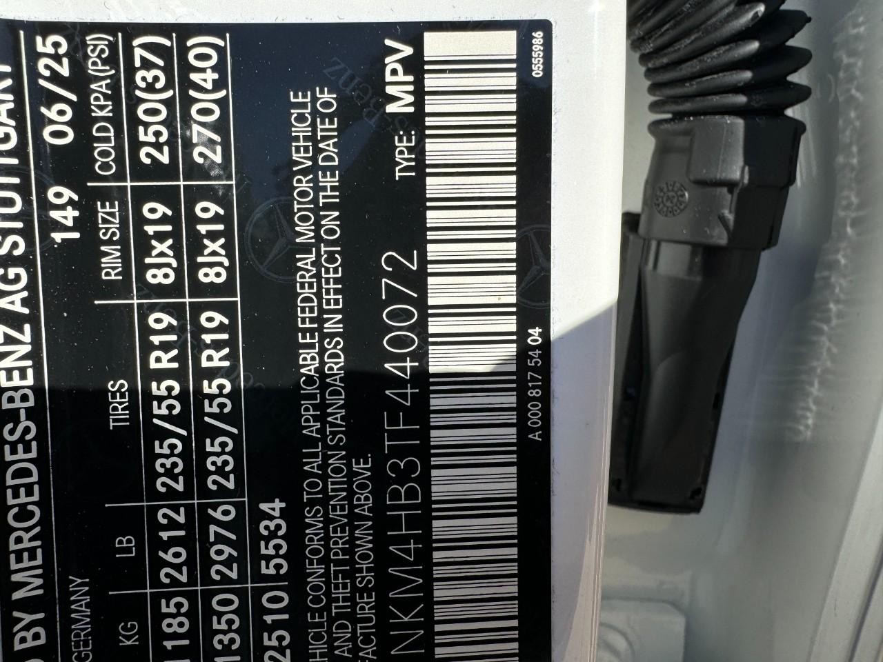 Mercedes-Benz GLC Vehicle Full-screen Gallery Image 35