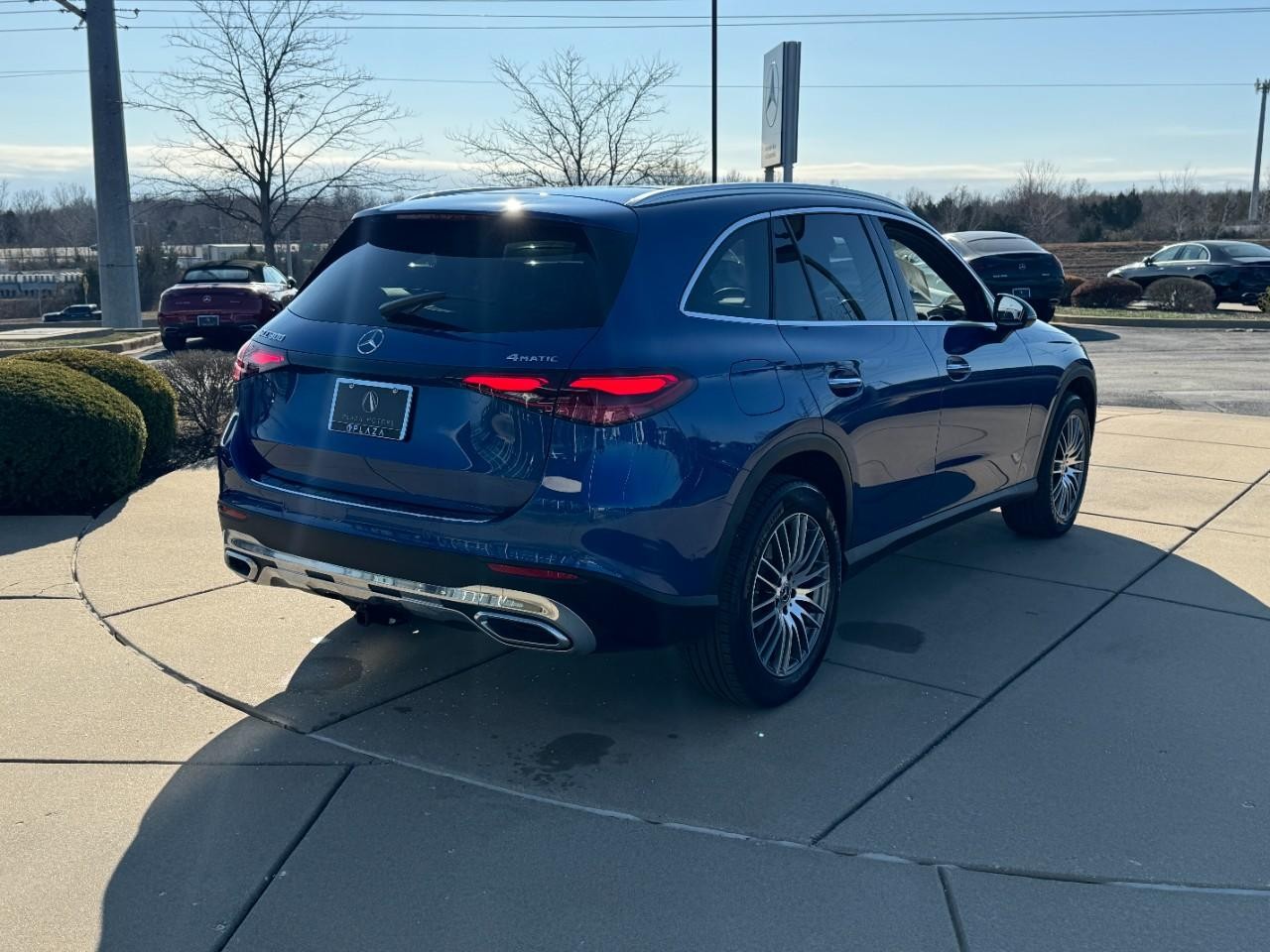 Mercedes-Benz GLC Vehicle Full-screen Gallery Image 4