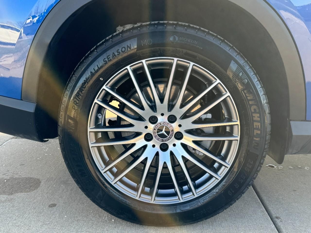 Mercedes-Benz GLC Vehicle Full-screen Gallery Image 5